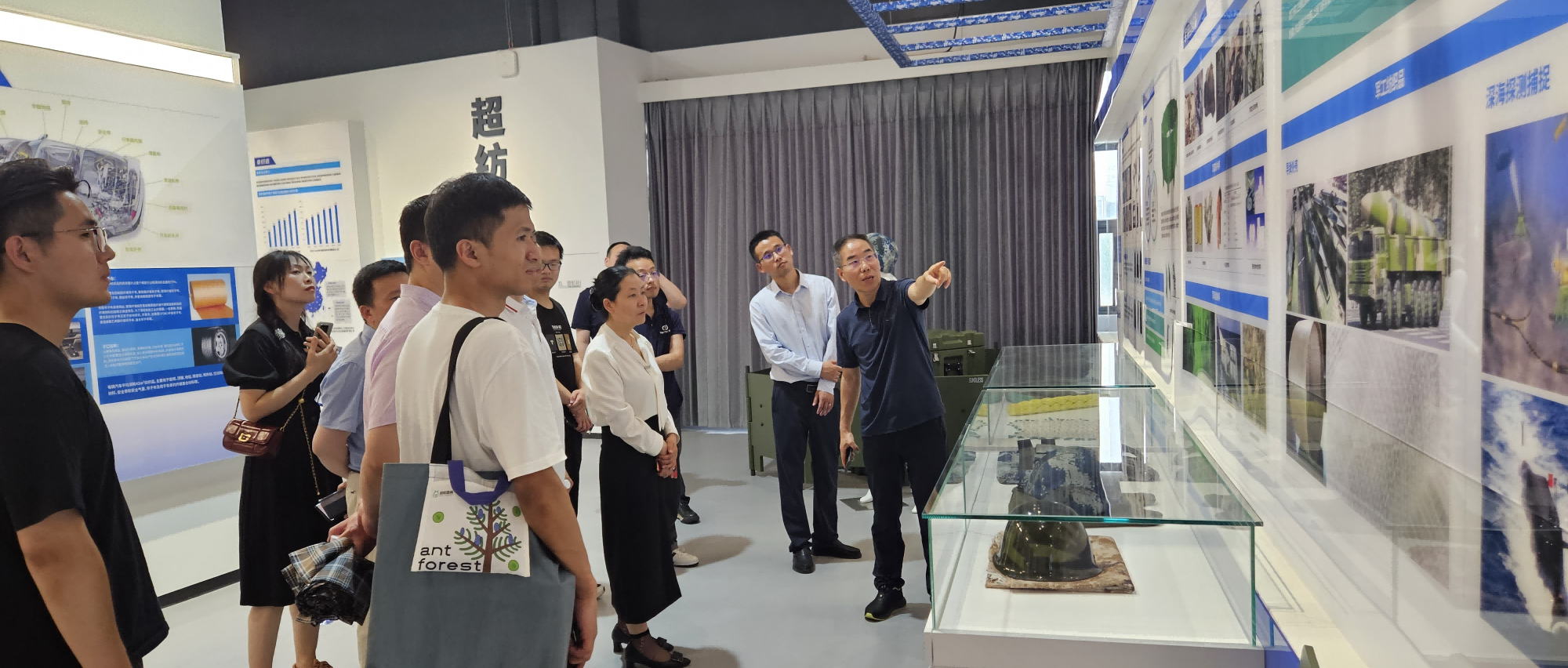 中南医院旅行bti体育立异研究院相助高校武汉纺织大学，，，，共探医纺连系立异之路